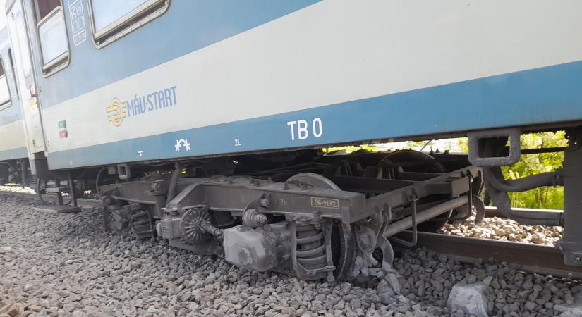 Kisiklott egy InterCity-vonat Magyarországon, súlyos sérült is van!