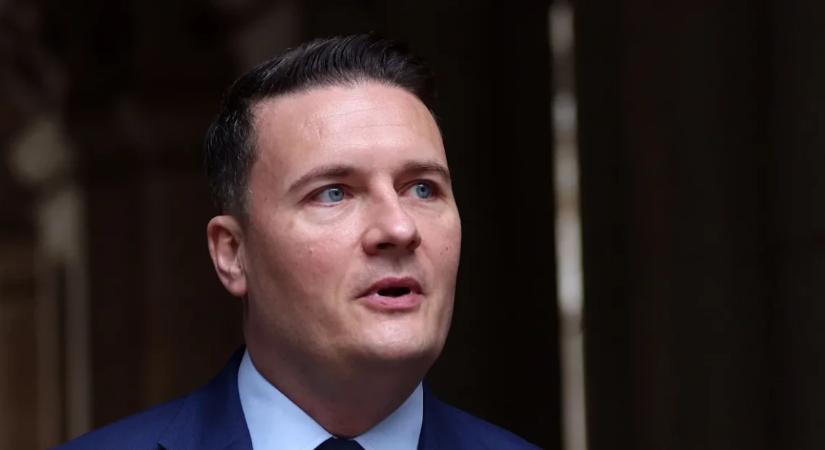 Lemondások napja: a brit egészségügyi miniszter is távozik