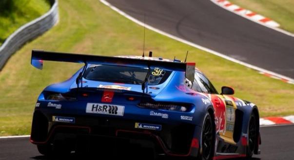 Verstappenék harmadik hellyel nyitottak a Nürburgringen