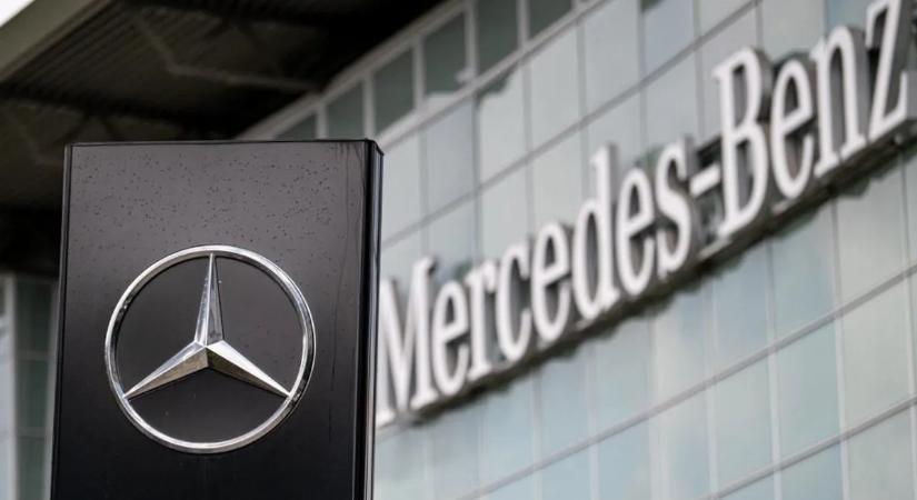 Óriási bajban a Mercedes, autók mellett már a kereskedéseit is árulja
