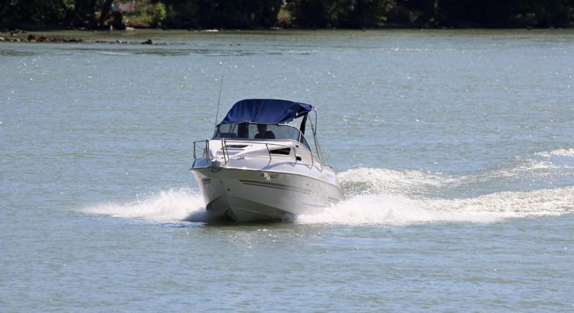 Motorcsónakkal ütött el egy kajakost a Tisza-tavon – ez lesz a büntetése
