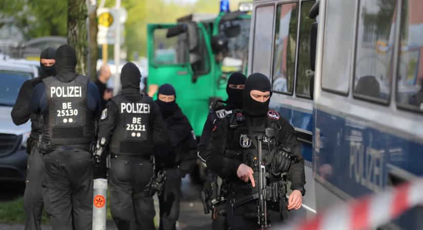 Illegális fegyverkereskedelem miatt razziáztak Berlinben
