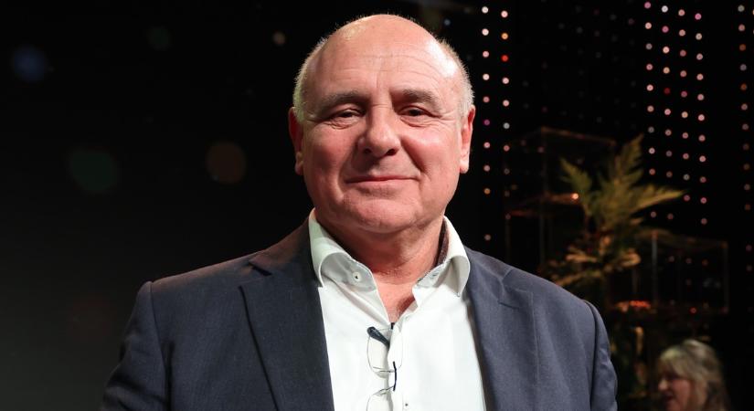 „Jön-megy, mint egy manöken” – Rónai Egon véleményezte az új kormányszóvivőt, Köböl Anitát