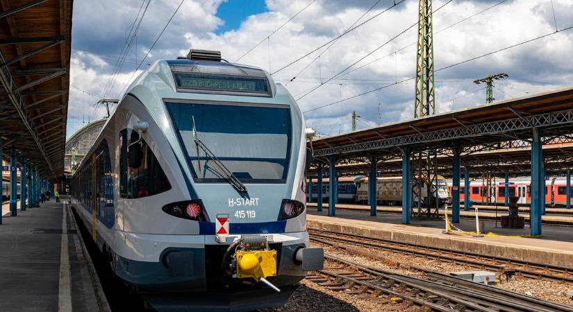Újabb vonat siklott ki csütörtökön, most Gyoma és Csárdaszállás között, két sérültet jelentettek – fotó