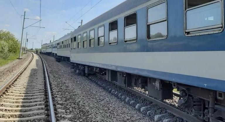 Kisiklott egy InterCity Gyománál, több utas megsérült