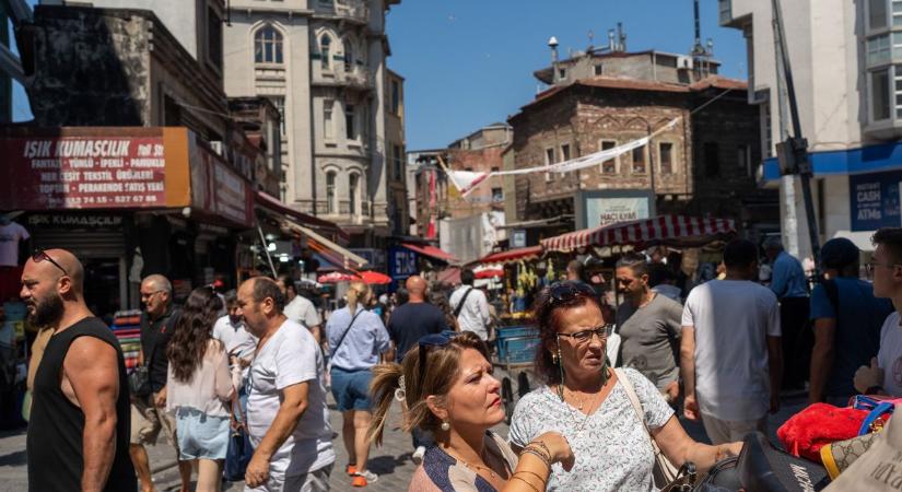 Már jósolni se merik az inflációt, de a magyar turisták járnak a legjobban Európából, ha itt költik a pénzt