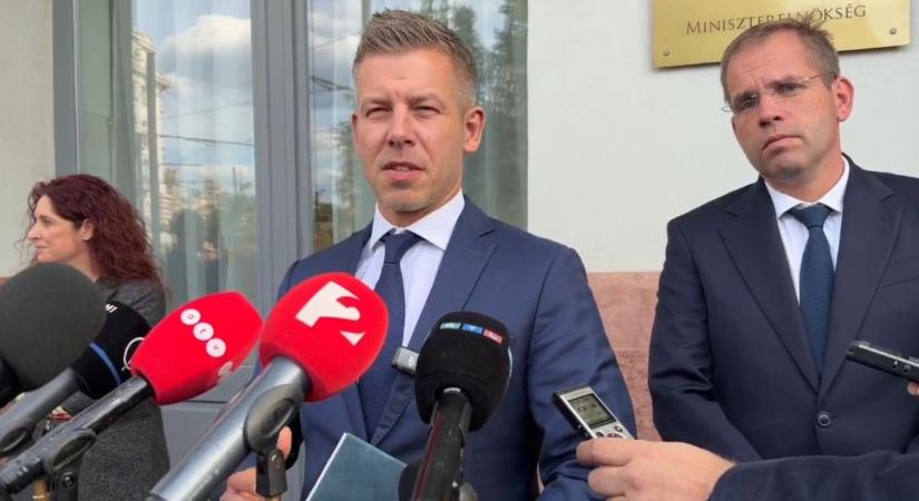 Lezajlott a kormányzati átadás-átvétel, de a „főleltáros” nem jelent meg