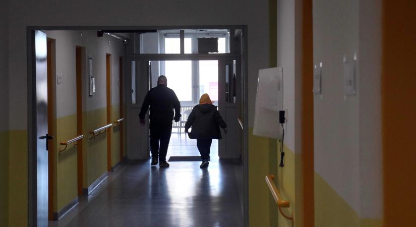 Járvány van ebben a magyar kórházban: látogatási tilalmat vezettek be