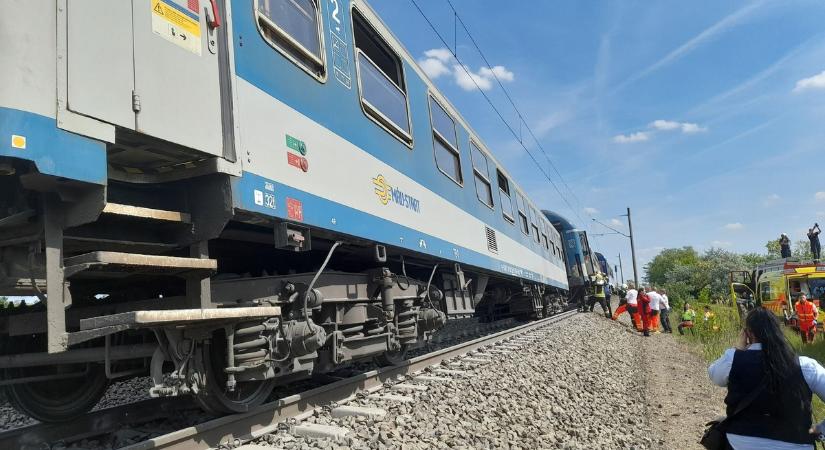 Kisiklott egy intercity Gyománál – a szerelvényen 240 fő tartózkodott