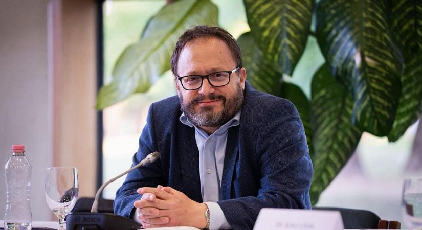 Kármán András speciális jogköröket kapott a nehéz költségvetési helyzet miatt