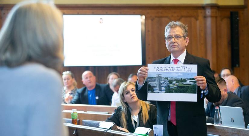 Heves vita robbant ki a kecskeméti közgyűlésen a Neumann egyetem ügye miatt  fotók