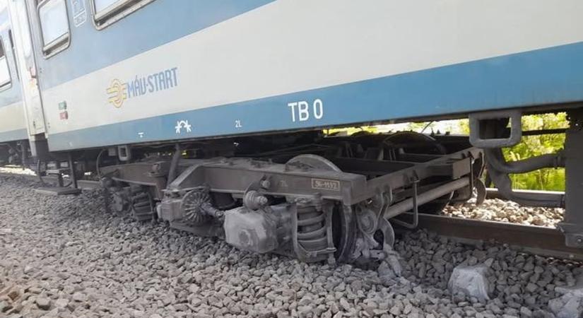 Kisiklott az InterCity, ketten is megsérültek