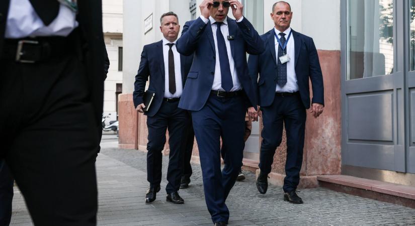 Magyar szerint nem volt túl jó hangulat az átadás-átvételen, több távozó minisztert számon kért