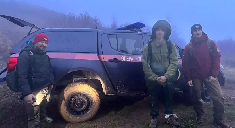 Hegyi mentők segítettek egy eltévedt turistán a Petrosz csúcsán
