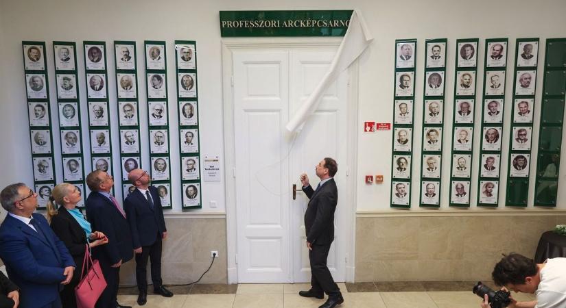 Kolozsvártól Szegedig ível a történet: különleges emlékhelyet avattak az SZTE jogi karán