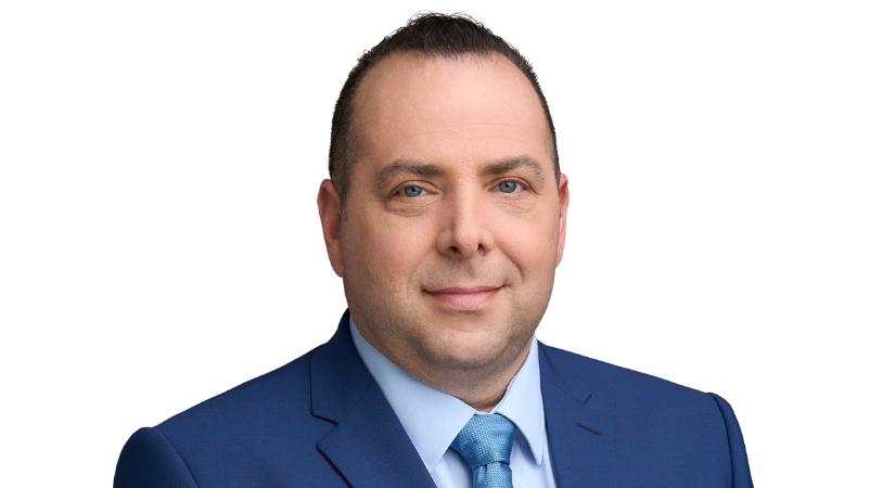 Kiverte a biztosítékot a tiszás képviselő parlamenti gesztusa: Megszólalt a pécsi DK-s Auth István