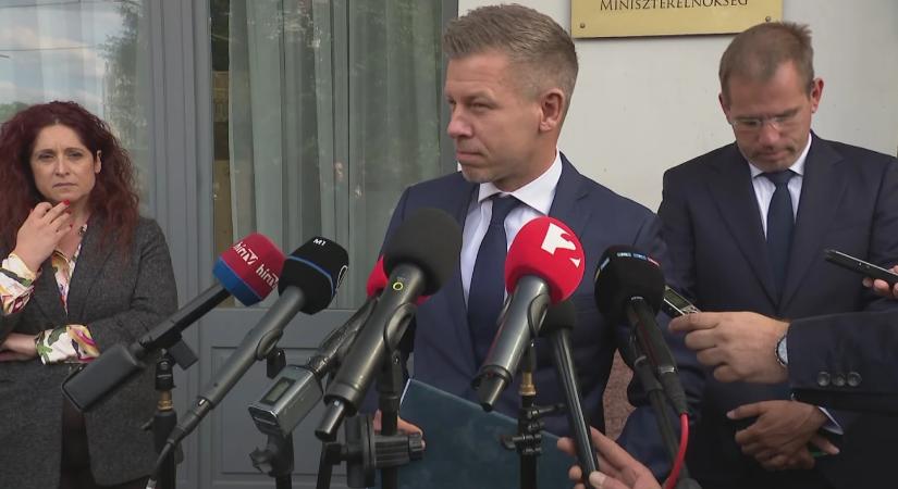 Orbán Viktor nélkül zajlott le a hivatalos átadás-átvétel a távozó és az új kormány között