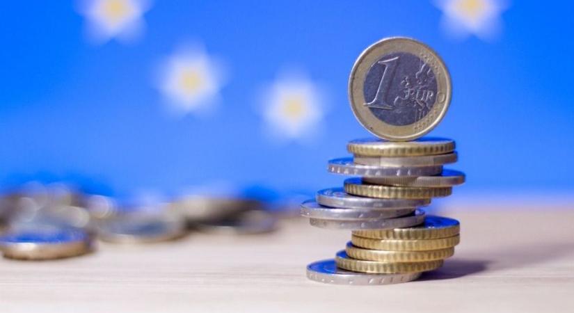 Távlati cél az euró bevezetése, de a piacok már árazzák – ez várhat a befektetőkre Magyarországon
