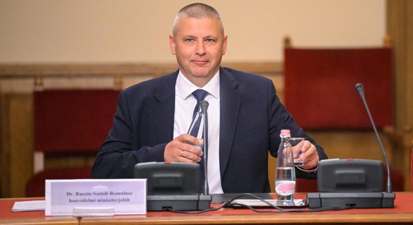 Örülhetnek a katonák az új magyar honvédelmi miniszter első rendelkezésének