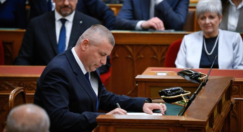 Visszanevezik a Mária Terézia-laktanyát Petőfi Sándor-laktanyára