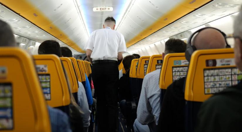 Kényszerleszállást kellett végrehajtania a Ryanairnek, mentők várták a gépet a földön