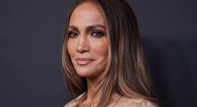 Melltartó nélkül jelent meg Jennifer Lopez: erre a látványra senki sem számított