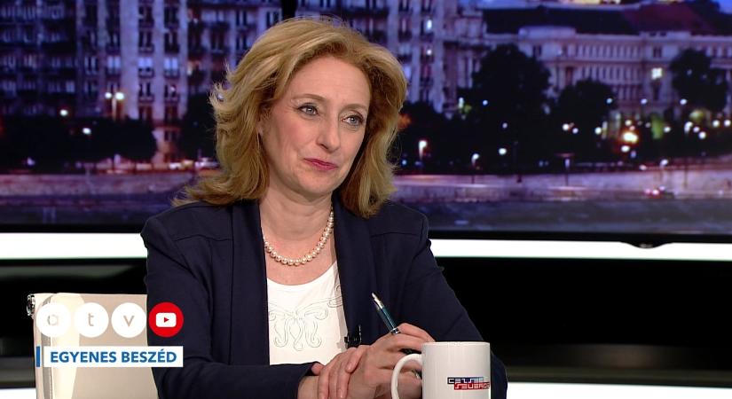 Ferencz Orsolya: Lázár azt mondja, nem ér a nevem, káposzta a fejem