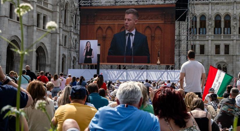 A tiszás népünnepély arca lett – most elmondta, miért örül a hirtelen népszerűségnek a Mi vagyunk a Grundot fordító jelnyelvi tolmács