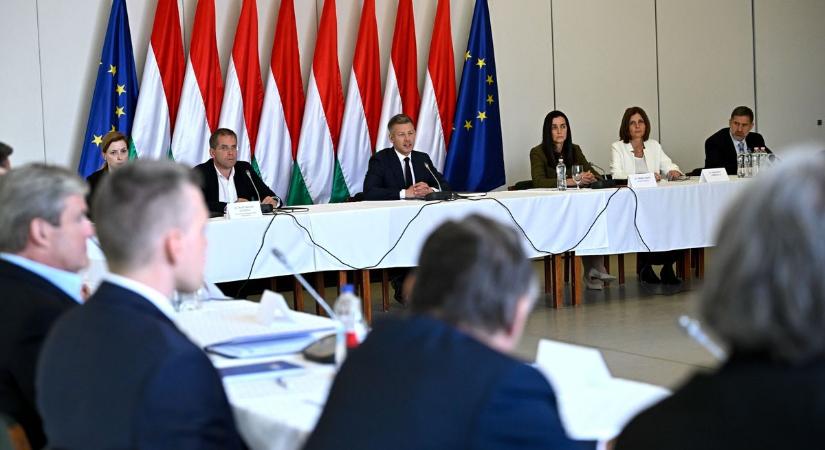Támadta a veszélyhelyzetet, a legfontosabb intézkedéseit mégsem szüntette meg a Tisza – az elemző elmondta, miért
