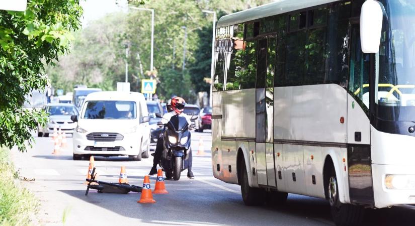 Súlyos rolleres baleset bénította meg a forgalmat Szolnokon
