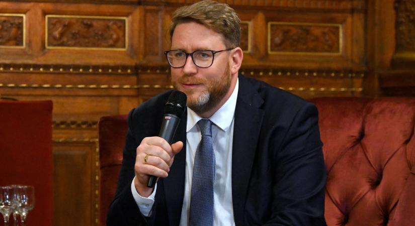 Bizalmatlansági indítványt nyújtottak be Szöllősi György és a teljes elnökség ellen
