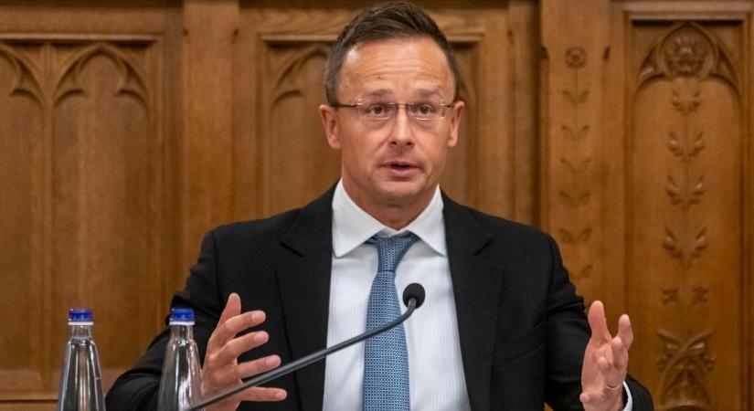 A parlamenti választás előtt leesett még egy nyolcmilliárd forintos szerződés a Szijjártó-féle külügy kedvenc beszállító cégének