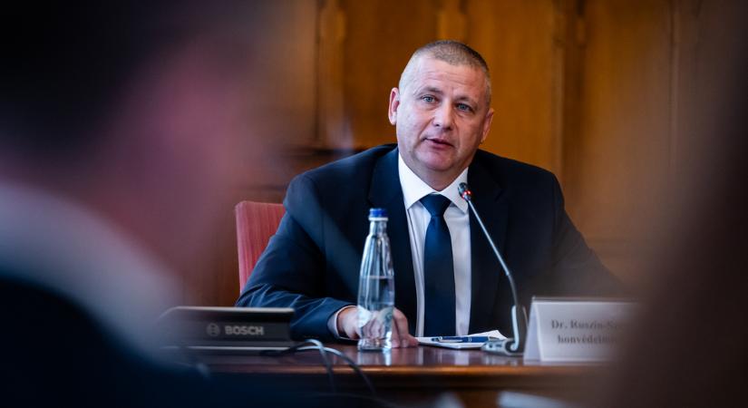 A Honvédség legsúlyosabb ügyeinek áttekintését jelentette be Ruszin-Szendi Romulusz