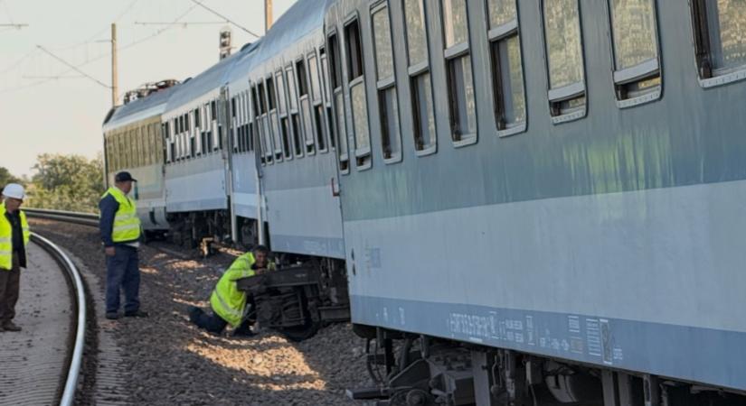 Fotókon a kisiklott InterCity – Vitézy Dávid szerint ez okozhatta a bajt