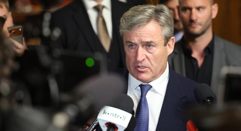 Mintegy 600 millió liter biztonsági üzemanyag-készlet felszabadítását rendelte el Kapitány István
