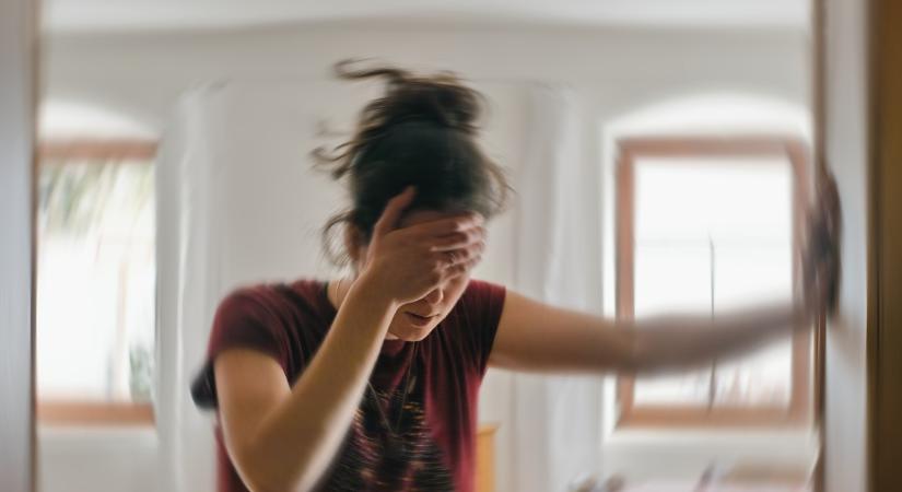 Nem mindig stressz: ezek a furcsa jelek súlyos idegrendszeri bajra utalhatnak