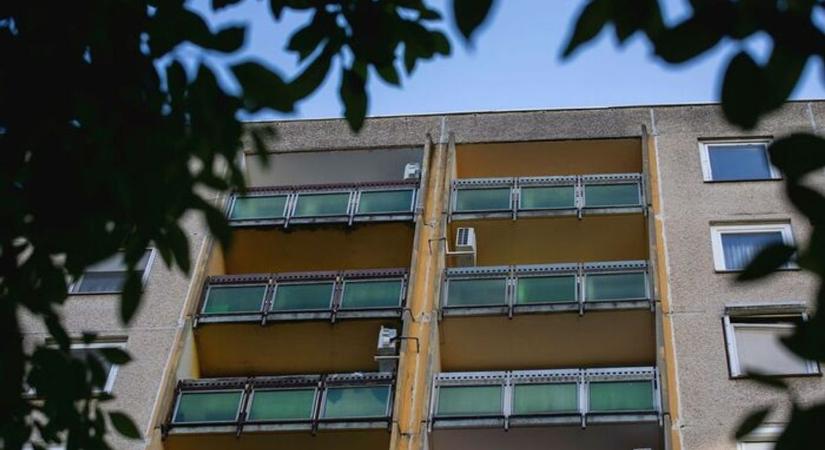 Úgy akcióznak este, hogy majd' átszakad a fal – kiborultak a debreceni panelben az új lakóktól