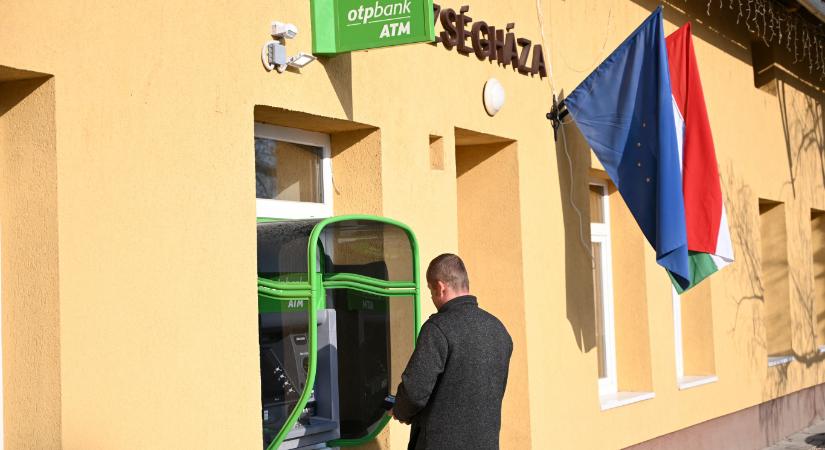 Eddig tartott a Nagy Márton által kért önmérséklet, sorban árat emelnek a bankok és a telekom cégek