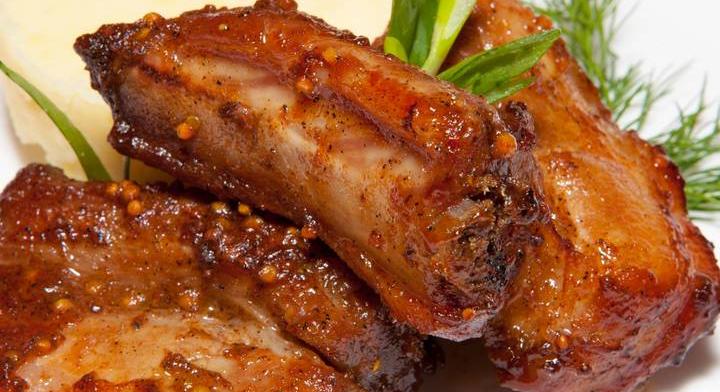 Pikáns, chilis sertésoldalas: omlós, szaftos recept