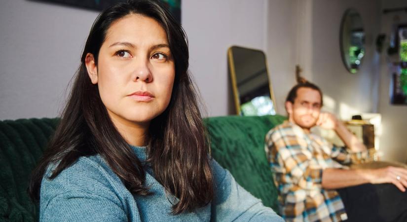10 manipulatív szokás, amivel egy kapcsolat elején megpróbálhatnak befolyásolni – Tanuld meg felismerni!
