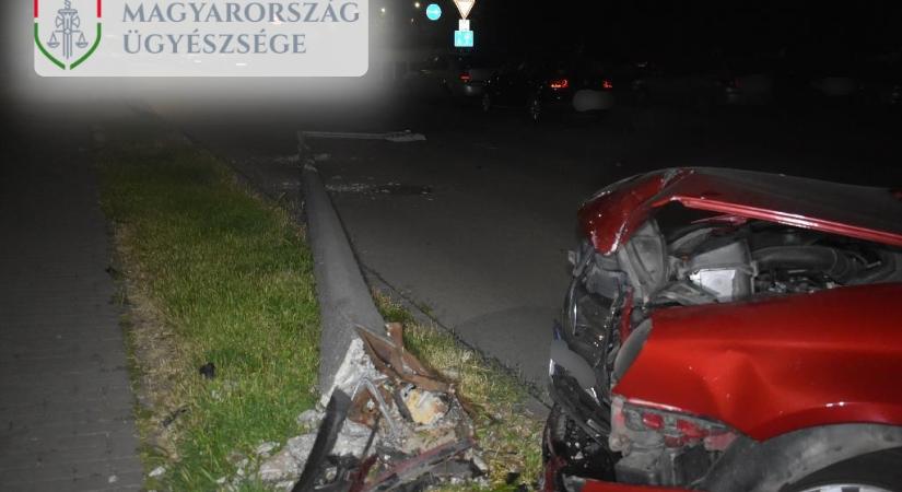 A lámpaoszlop bánta, hogy ittasan vezetve akart öngyilkos lenni