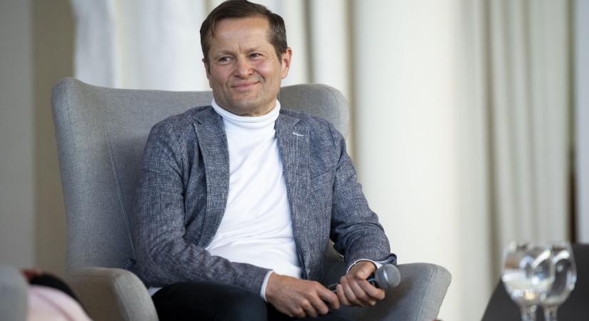 Hankó Balázs 261,7 milliárd forintot adott Krausz Ferenc alapítványának