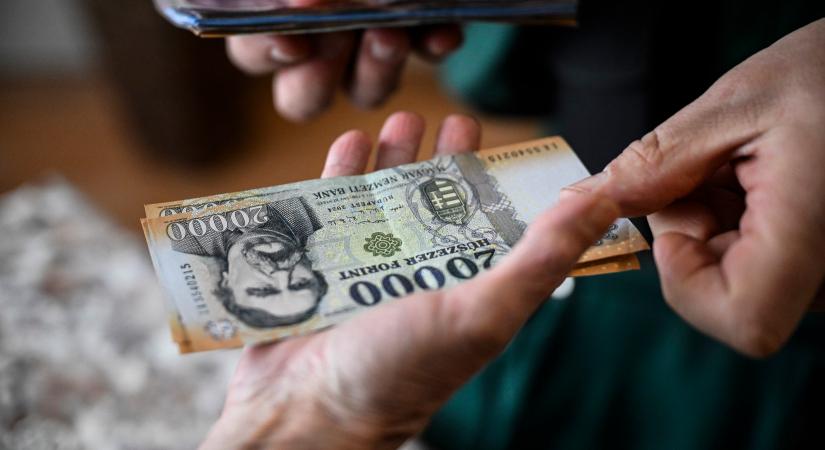 Gyenge lábakon áll a forint