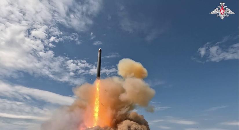 Már bevethető Putyinék új gyilkosa: 35 ezer kilométeres hatótávolsággal bír Sátán, városnyi pusztításokra tervezték – Amerika most van komoly bajban