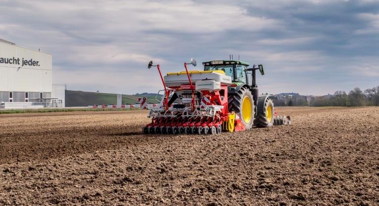 Új Pöttinger AEROSEM M függesztett pneumatikus vetőgép