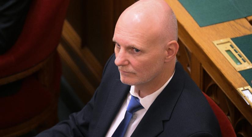 Az akadémiai dolgozók egyeztetésre hívják Tanács Zoltánt