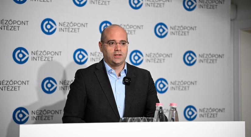 „Oktathat-e valaki, aki ekkorát téved?” – komoly balhé lett Mráz Ágoston Sámuel körül az ELTE-n