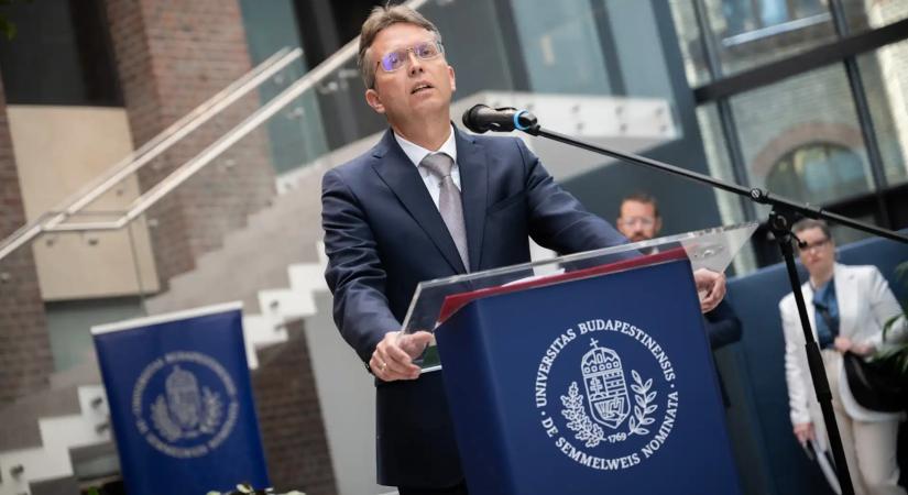 Kiderült a titok: 261 milliárdos szerződést kötött a volt miniszter Krausz Ferenc alapítványával