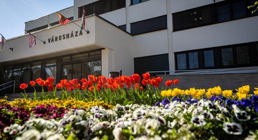 Visszaköltözik a hivatal a városházára