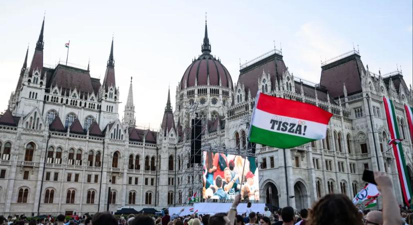 21 Kutatóközpont: A választás óta még tovább erősödött a Tisza Párt, a Fidesz 20 százalék körül áll